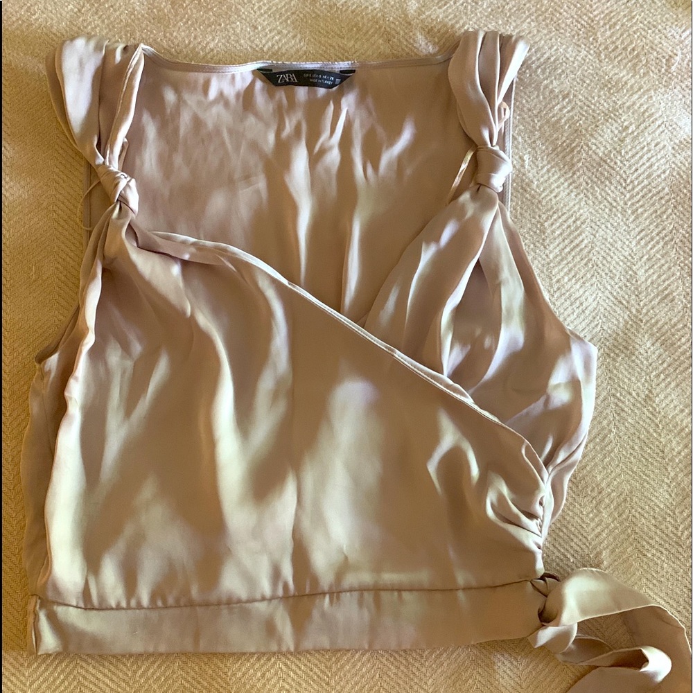 Elegant, stylish lite golden Zara top, used once.